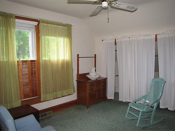 5th image of 1075 N Main Ave