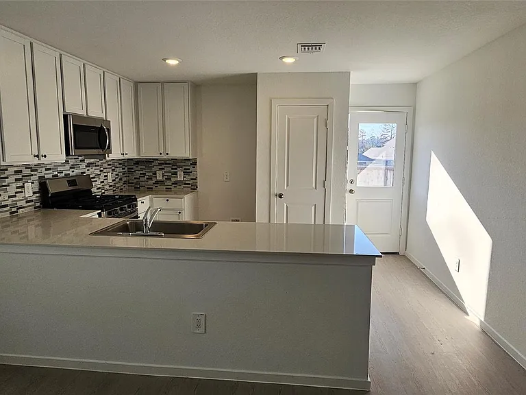 722 Falling Cave Dr — Photo 9