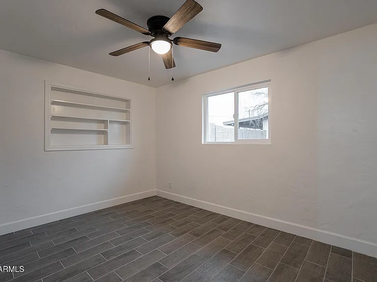 536 W 18th St — Photo 16