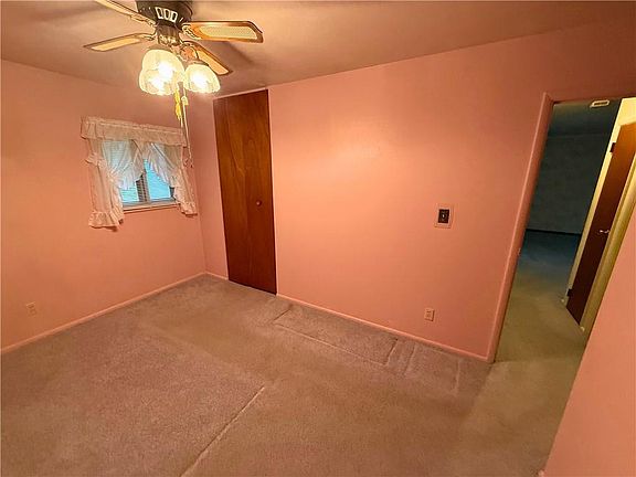 4th image of 5008 Valley Ln