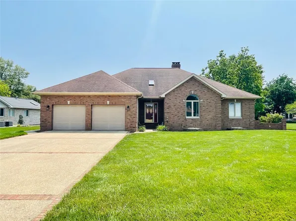 822 N 10th St, Breese, IL 62230