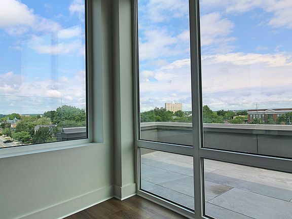 S1- 105 - Balcony