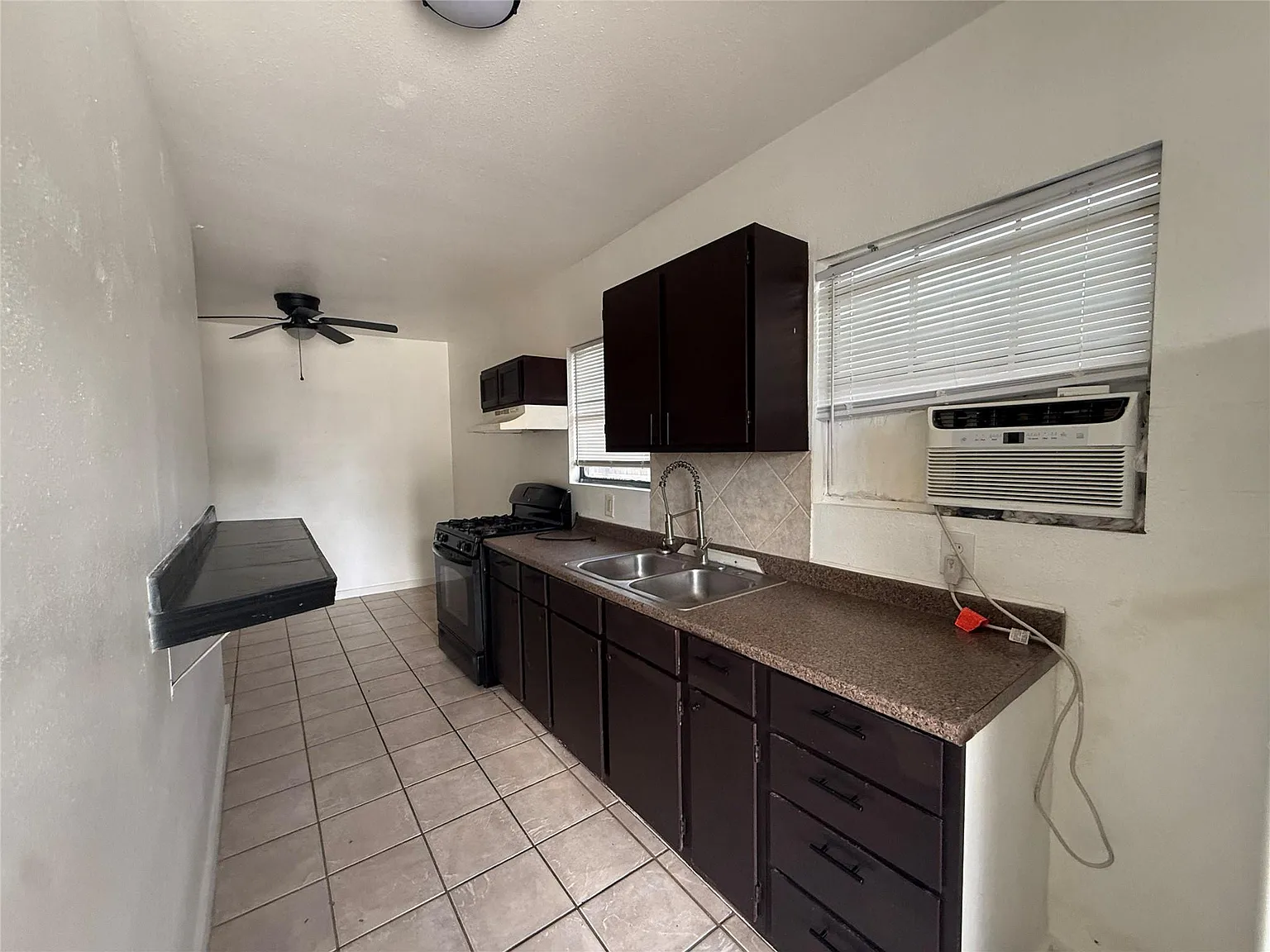 1 bed, 1.0 bath, 500 sqft, $900 — Photo 2
