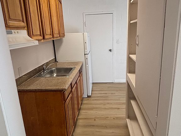 2nd image of 1315 Harbor St #4
