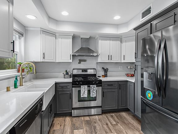 3rd image of 1534 E Wilson Ave APT 5