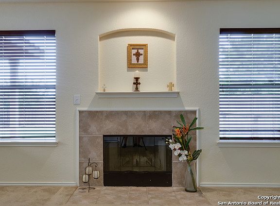 5th image of 2400 Medina Dr