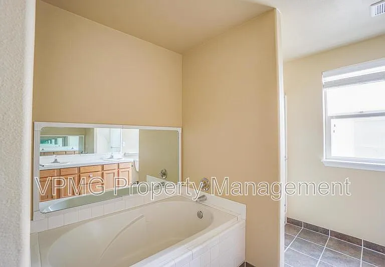 7809 NE 24th Ct — Photo 15