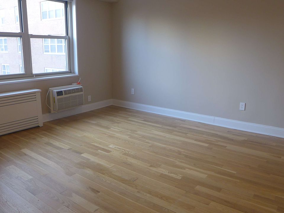 2nd image of 310 Greenwich St APT 6M