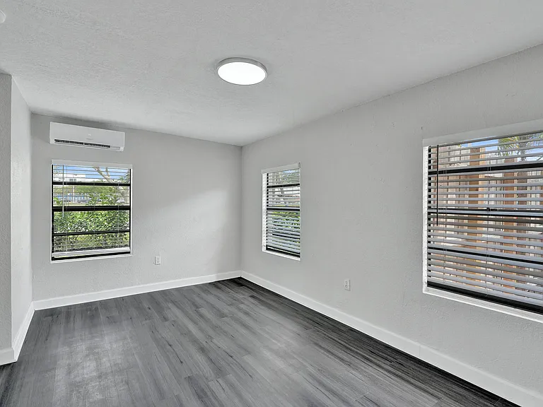 234 NE 14th Ave #1 — Photo 20