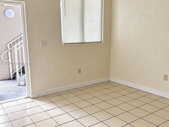 4th image of 2811 SE 17th Ave Unit 109