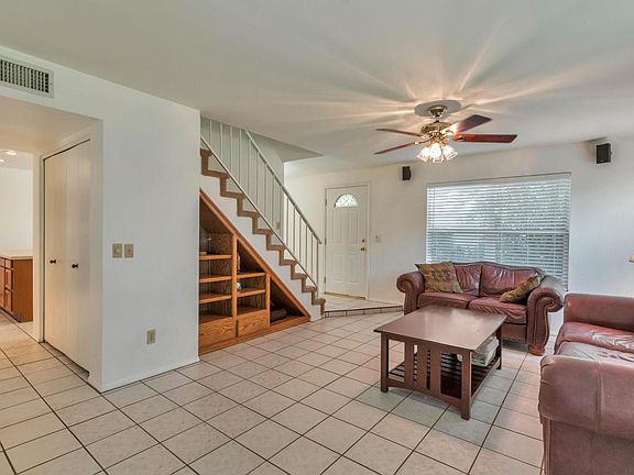4th image of 409 N Norwalk