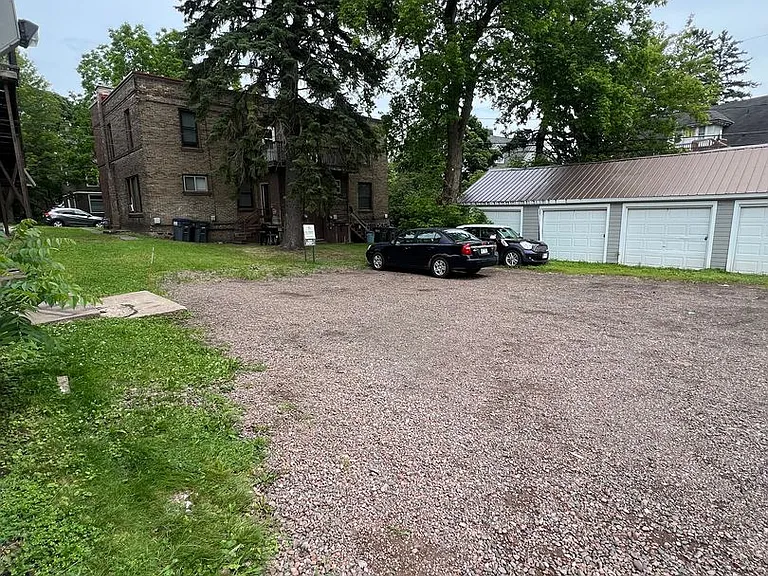 1526 E Superior St #4 — Photo 9