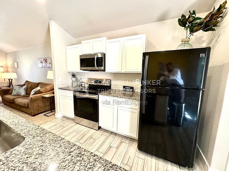 3108 Urbana Ave — Photo 9