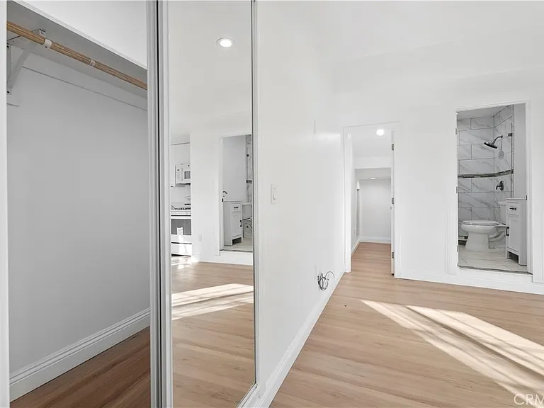 8438 Gloria Ave — Photo 4