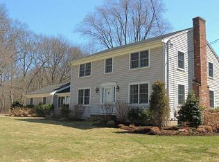 2 Overlook Rd, Barrington, RI 02806
