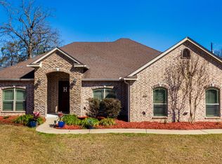 300 Towering Oaks Mdws, Longview, TX 75602