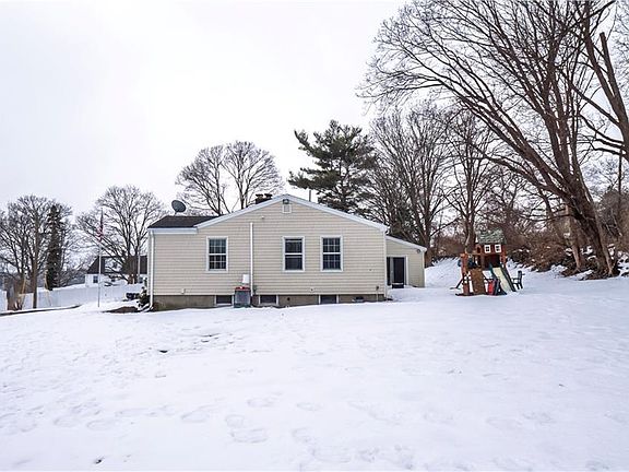 5th image of 22 Maple Dr