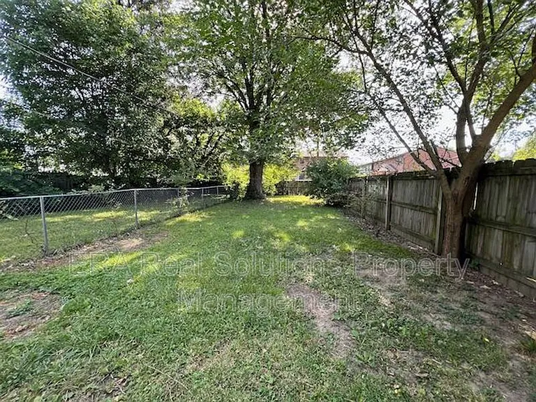 88 N Waverly St — Photo 10