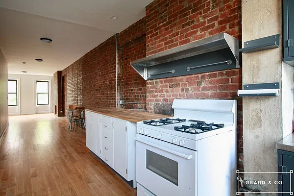 Rented by Grand & Co. | media 25