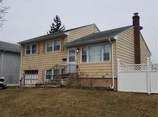 2 Oak St, Carteret, NJ 07008
