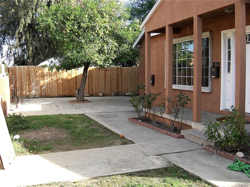 1st image of 17226 17228 Vanowen St