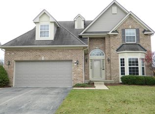 9 Trail Ridge Ct, Streamwood, IL 60107