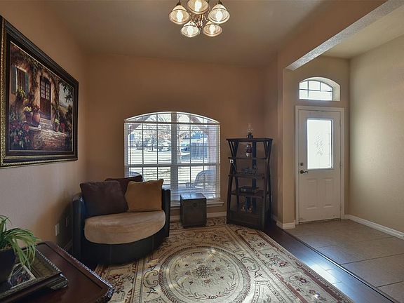 4th image of 204 Bar Wood Dr