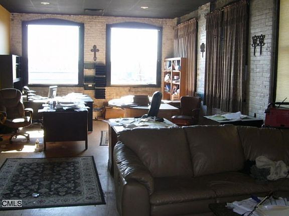 3rd image of 1565 Railroad Ave