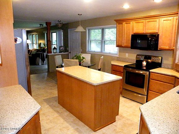 4th image of 10593 Bailey Dr NE