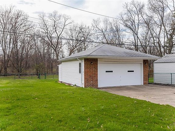 5th image of 7552 Farnum Ave