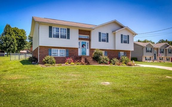 3rd image of 203 Falcon View Dr