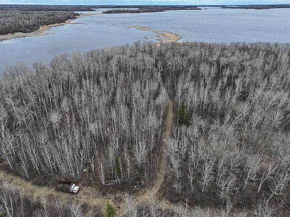 2nd image of 40 Youngs Bay Dr