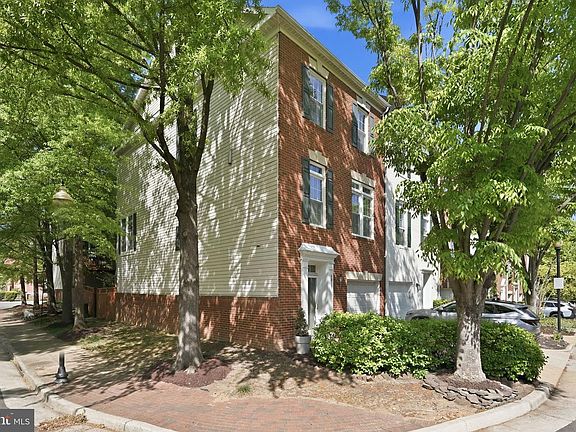 3rd image of 5013 Waple Ln