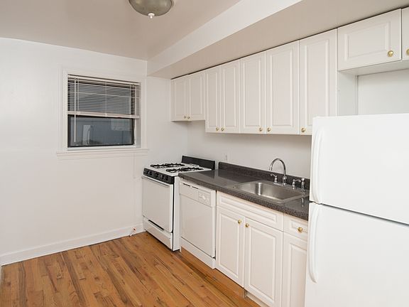 2nd image of 813 W Waveland Ave #G