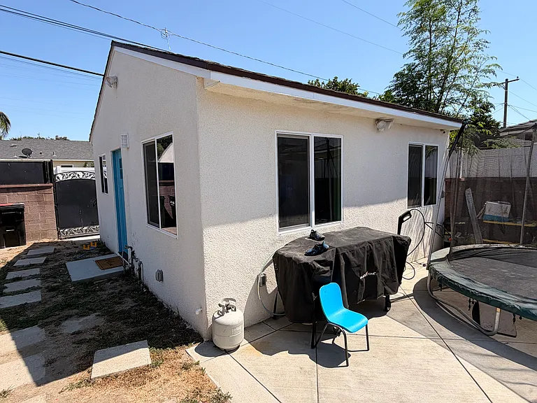 Gurley Ave — Photo 3