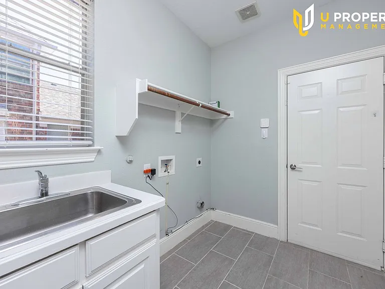 1687 Sandstone Dr — Photo 18