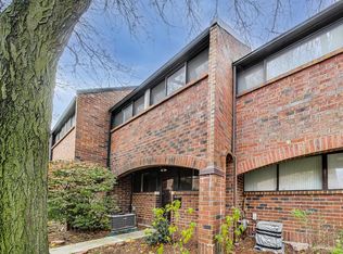 812 S May St #A, Chicago, IL 60607