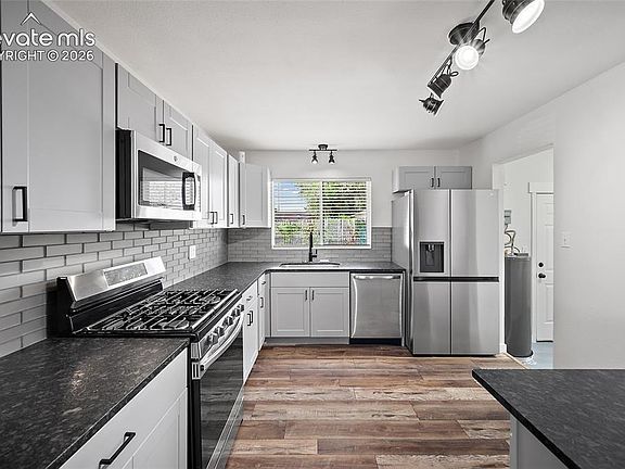 3rd image of 524 Acoma Dr