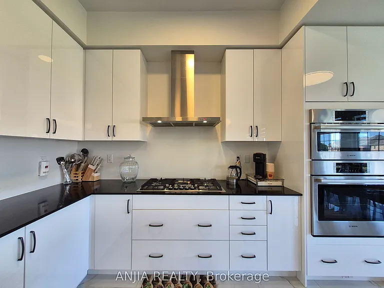 50 Meadow Vista Cres #UPPER — Photo 19