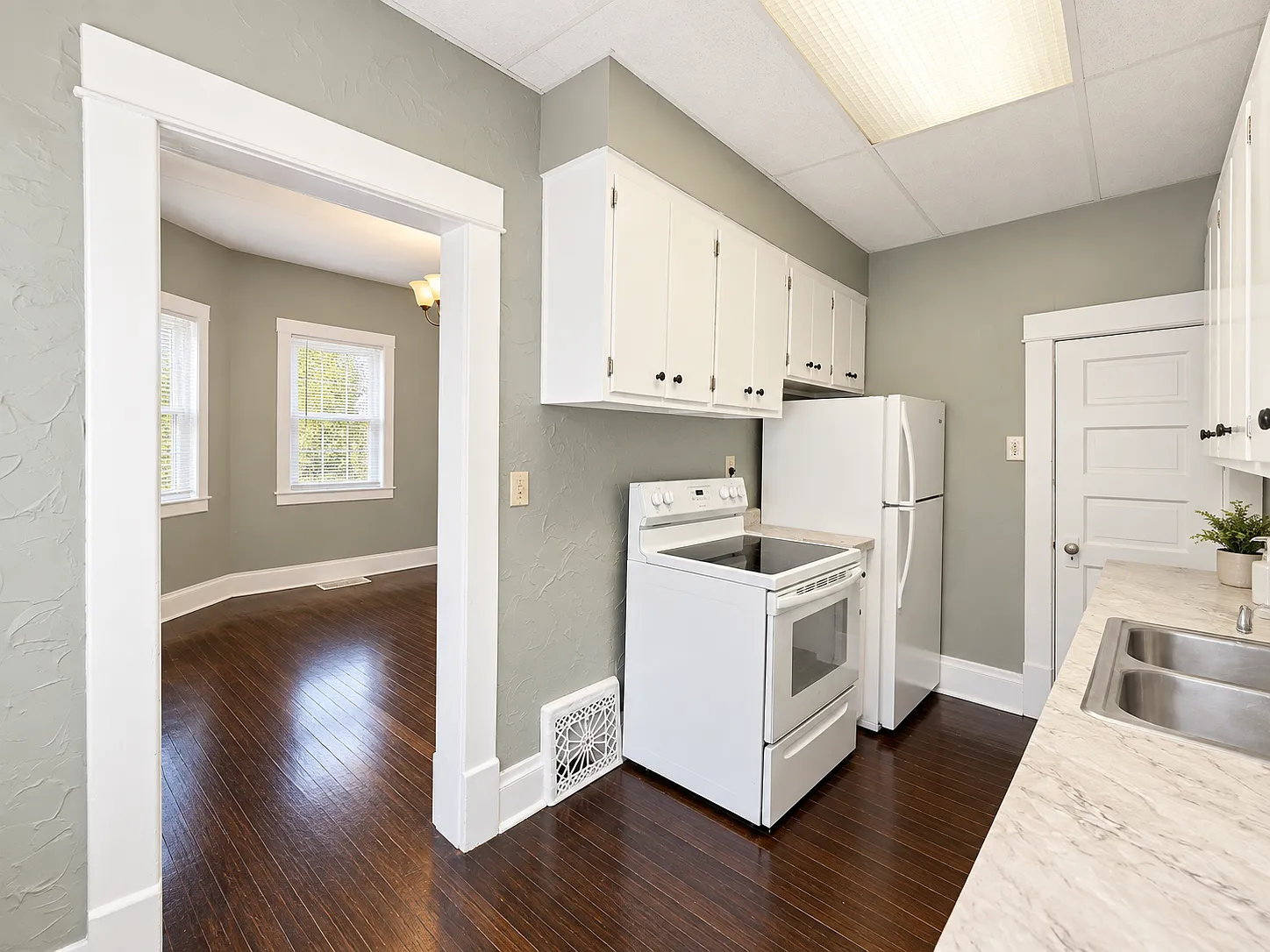 2 bed, 900 sqft, $995 — Photo 4