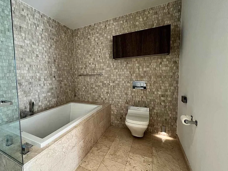 68 SE 6th St #8 — Photo 14