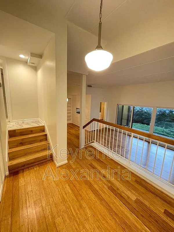 2 bed, 1.0 bath, 1110 sqft, $3,200 — Photo 2