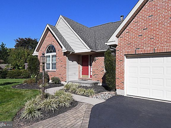 4th image of 109 Fieldstone Way