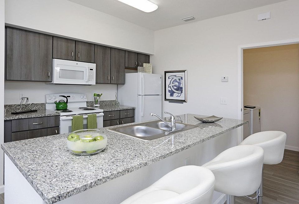 1st image of 14401 Metro Pkwy #6048164