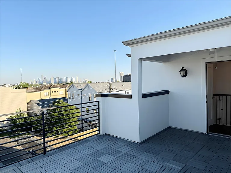 2115 Detering St — Photo 17