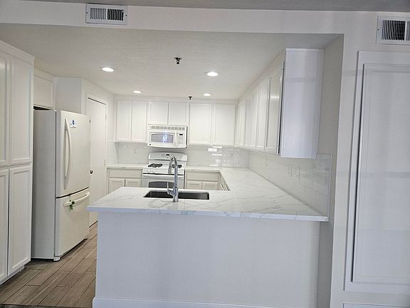 2nd image of 1813 Ipswich Ln