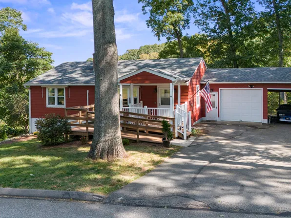 10 Tanager Lane, Ledyard, CT 06335