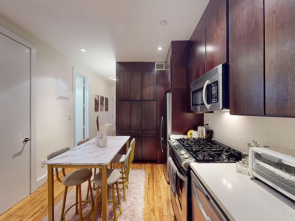 4th image of 156 Prince St APT 2B