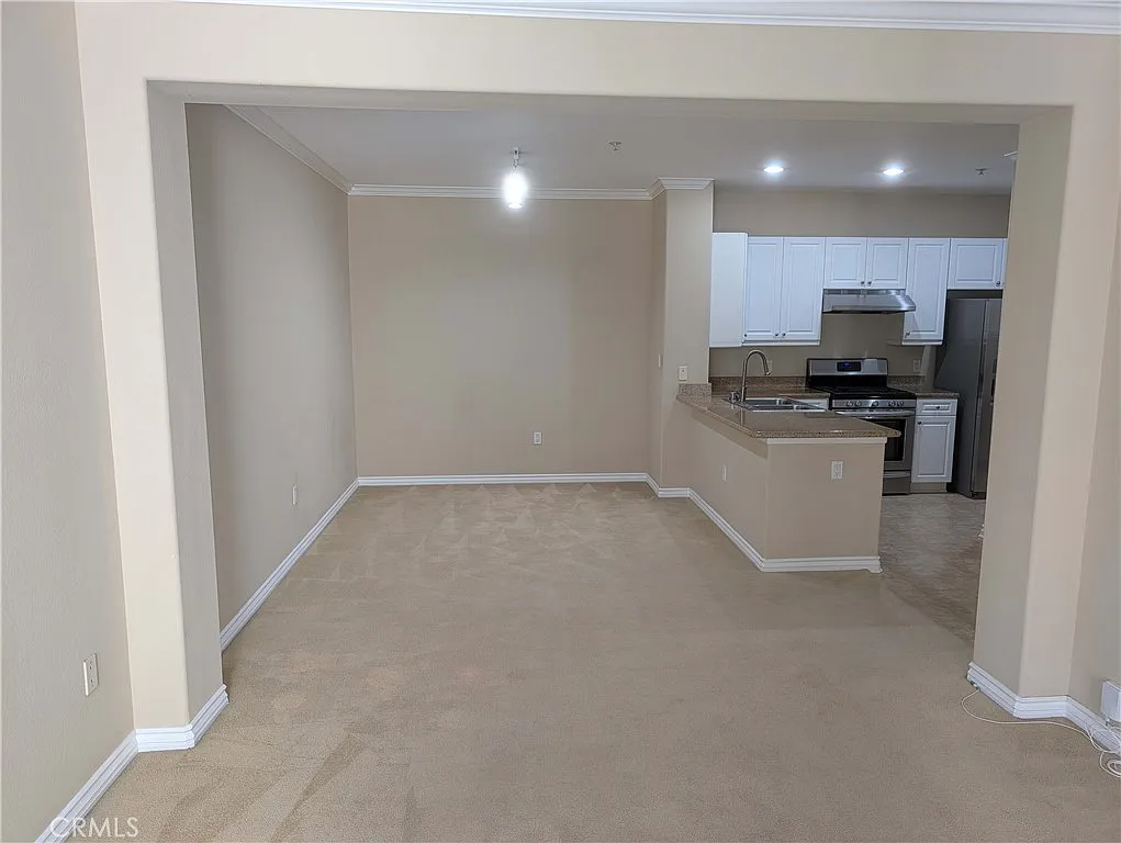 1 bed, 835 sqft, $2,700 — Photo 3