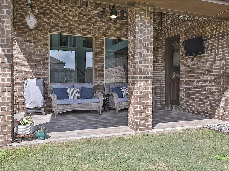 2810 Bluesage Bluff Dr — Photo 37